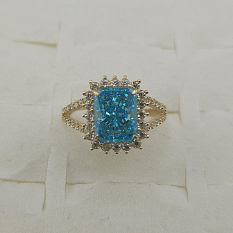 Radiant Split Shank Ring 14K Yellow Gold